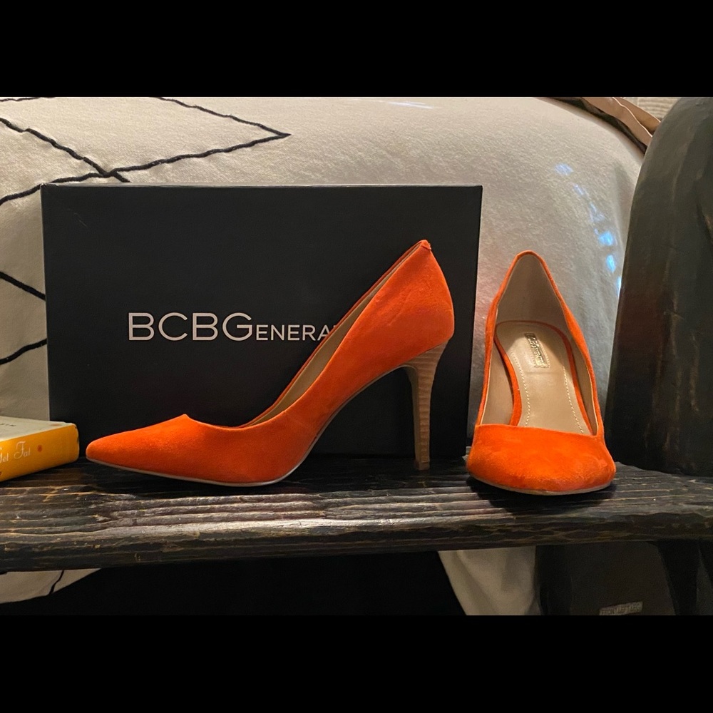 BCBGeneration orange suede pumps